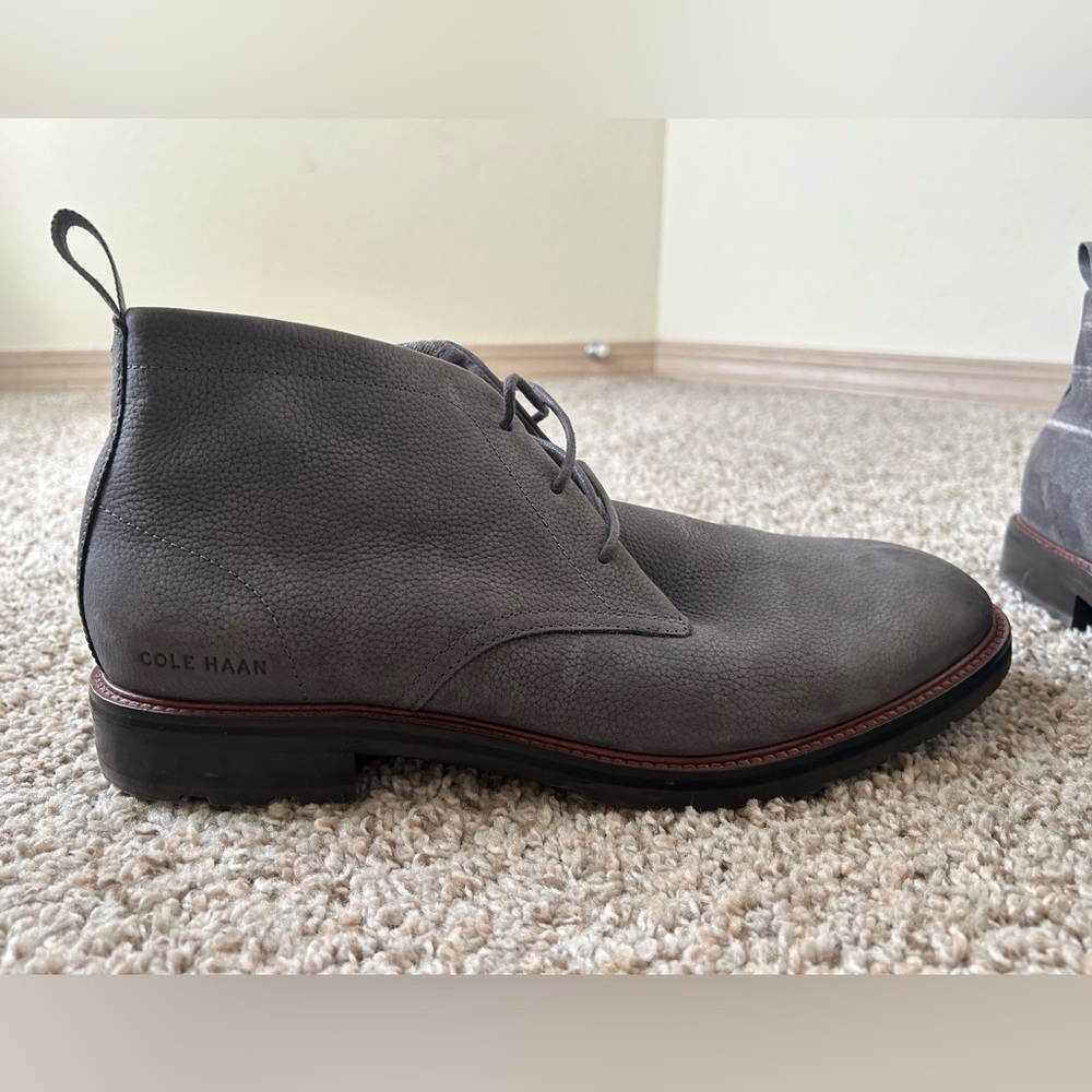 Cole Haan Berkshire Lug Chukka Boots Pavement Gray Men's Size 9 Leather Nubuck - Picture 2 of 15